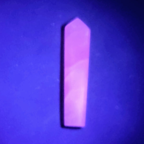 Mangano Calcite point - UV reactive